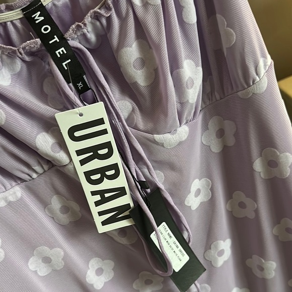 Motel Rocks Purple Mini Dress with Off-the-Shoulder Style Resort Wear - Picture 2 of 6